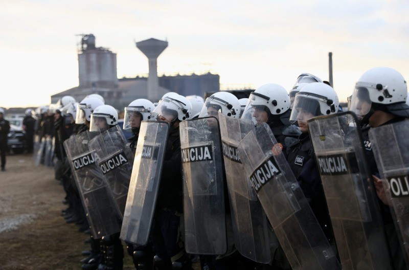 POLICIJSKA SILA NAD ZETOM: Marice i pendreci protiv naroda